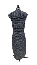 Load image into Gallery viewer, Women’s Banana Republic Sleeveless Dress, Size 6
