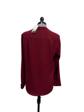 Load image into Gallery viewer, Women’s Nine West Long Sleeve Blouse, Medium
