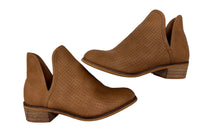 Load image into Gallery viewer, Women’s Seven Boots, 6
