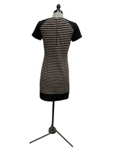 Load image into Gallery viewer, Women’s Laundry by Shelli Segal Short Sleeve Dress, Size 2
