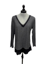 Load image into Gallery viewer, Women&#39;s Vince Camuto Long Sleeve Top, Small
