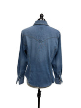 Load image into Gallery viewer, Women’s Gap Long Sleeve Denim Jacket, Large
