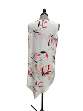 Load image into Gallery viewer, Women’s Melanie Lyne Sleeveless Blouse, Size 6
