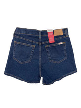 Load image into Gallery viewer, Women’s Levi’s Shorts, 4
