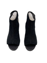 Load image into Gallery viewer, Women’s Clarks Shoes,  US 6

