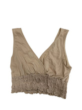 Load image into Gallery viewer, Women’s Urban Outfitters Cropped Top, Medium
