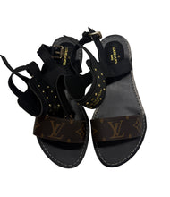 Load image into Gallery viewer, Women’s Louis Vuitton Sandals, 35
