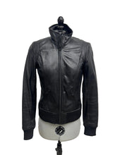 Load image into Gallery viewer, Women’s Danier Long Sleeve Jacket, 2XSmall
