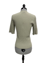 Load image into Gallery viewer, Women’s Guess Short Sleeve Top, Large
