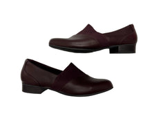 Load image into Gallery viewer, Women’s Clarks Leather Shoes, 10
