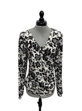 Load image into Gallery viewer, Women’s Danier Long Sleeve Blouse, Large
