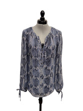 Load image into Gallery viewer, Women’s White House Black Market Long Sleeve Blouse, 2
