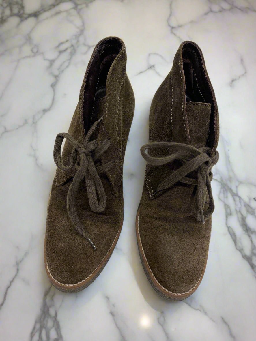 Women’s Aquatalia Shoes, Size 5.5