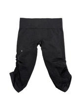 Load image into Gallery viewer, Women’s Lululemon Capri Leggings, 8
