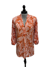 Load image into Gallery viewer, Women’s Banana Republic Long Sleeve Blouse, Small
