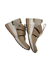 Load image into Gallery viewer, Women’s Michael Kors Shoes, 6.5
