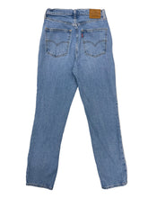 Load image into Gallery viewer, Women’s Levi’s Jeans, 28

