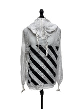 Load image into Gallery viewer, Women’s Off White Long Sleeve Light Jacket, Small

