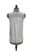 Load image into Gallery viewer, Women’s Banana Republic Sleeveless Top, XSmall
