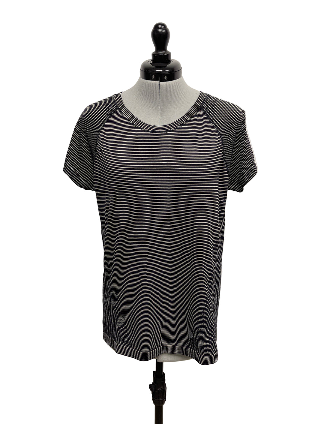 Women’s Athleta Short Sleeve Top, Size 6