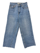 Load image into Gallery viewer, Women’s TopShop Jeans 26 x 30
