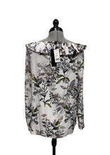 Load image into Gallery viewer, Women’s Banana Republic Long Sleeve Blouse, Medium
