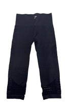 Load image into Gallery viewer, Women’s Gym Shark Capris Leggings, Small
