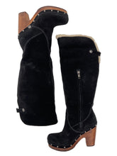 Load image into Gallery viewer, Women’s UGG Boots, US 5
