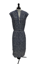 Load image into Gallery viewer, Women’s Banana Republic Sleeveless Dress, Size 6
