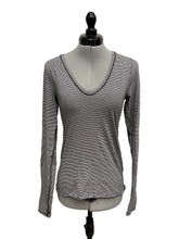 Load image into Gallery viewer, Women’s Lululemon Long Sleeve Top, Size 6
