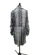 Load image into Gallery viewer, Women’s Laura Long Sleeve Blouse, Size 12
