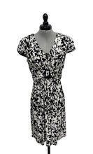Load image into Gallery viewer, Women’s Suzi Chin Sleeveless Dress, 10P
