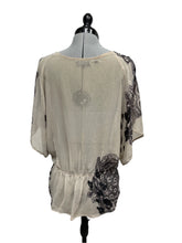 Load image into Gallery viewer, Women’s Guess Short Sleeve Blouse, Large
