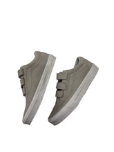 Load image into Gallery viewer, Men’s Vans Shoes, 8
