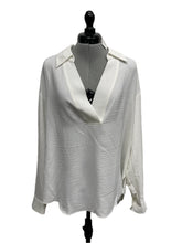 Load image into Gallery viewer, Women’s Reitmans Long Sleeve Blouse, Large
