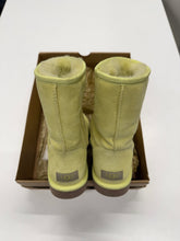 Load image into Gallery viewer, Women’s UGG Boots, 7
