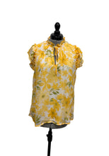 Load image into Gallery viewer, Women’s Haver. London Sleeveless Blouse, Medium
