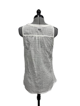 Load image into Gallery viewer, Women’s Columbia Sleeveless Blouse, Small
