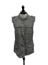 Load image into Gallery viewer, Women’s Per Se Vest, Medium
