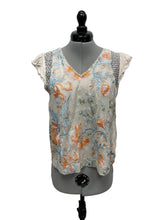 Load image into Gallery viewer, Women’s Tiny Petites Sleeveless Blouse, Small
