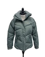 Load image into Gallery viewer, Women’s Columbia Long Sleeve Jacket, Medium
