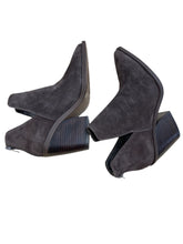 Load image into Gallery viewer, Women’s Vince Camuto Ankle Boots, Size 8.5M
