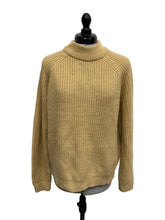 Load image into Gallery viewer, Women’s Vero Moda Long Sleeve Sweater, Medium
