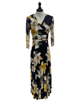 Load image into Gallery viewer, Women’s Kate and Lily Short Sleeve Dress, Small
