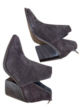 Load image into Gallery viewer, Women’s Vince Camuto Ankle Boots, Size 8.5M

