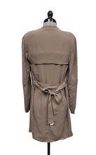 Load image into Gallery viewer, Women’s Babaton Long Sleeve Light Jacket, XSmall
