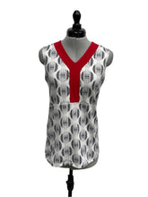 Load image into Gallery viewer, Women’s Lululemon Sleeveless Top, Size 4
