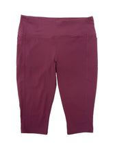 Load image into Gallery viewer, Women’s Sketchers Capri Leggings, Large
