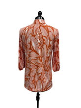 Load image into Gallery viewer, Women’s Banana Republic Long Sleeve Blouse, Small
