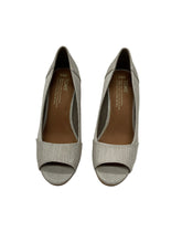 Load image into Gallery viewer, Women’s Tom’s Dress Shoes, 6.5
